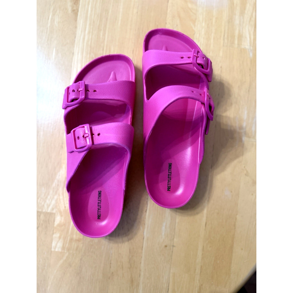 PrettyLittleThing Bright Pink Wide Fit Rubber Buckle Sliders US Sz 7 UK Sz 5